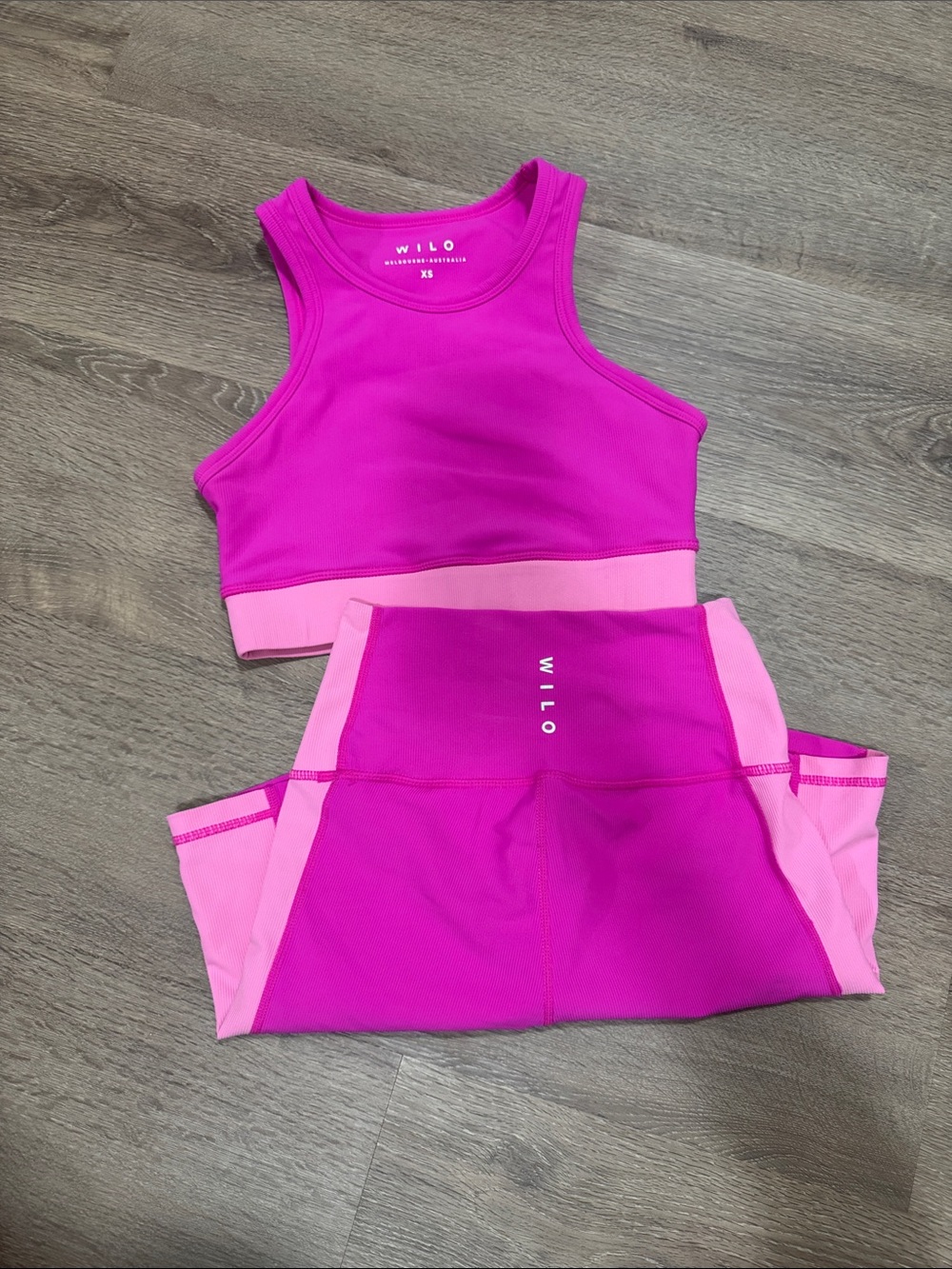 WILO Women's Pink Magenta High-Neck Sports Bra & Legging Set